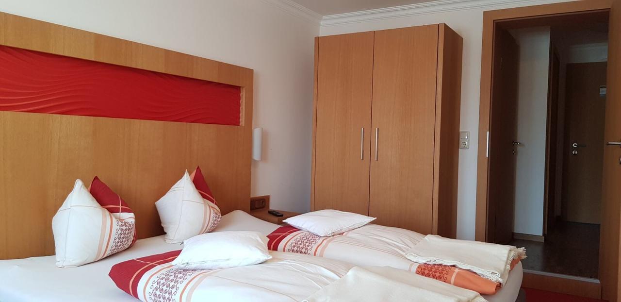 Pfindlhof Bed & Breakfast ลีโอกัง ภายนอก รูปภาพ