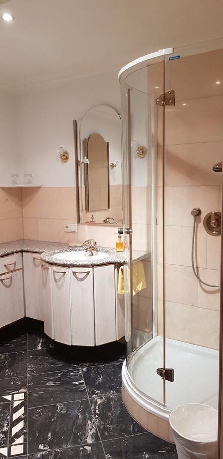 Pfindlhof Bed & Breakfast ลีโอกัง ภายนอก รูปภาพ