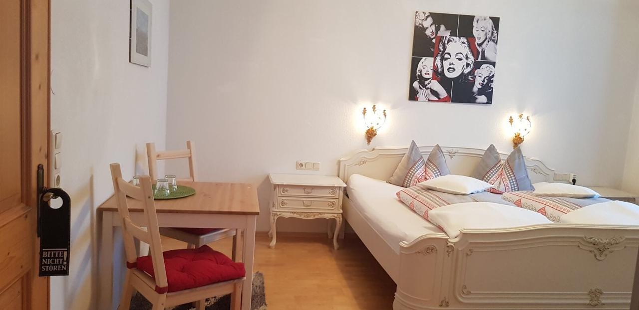 Pfindlhof Bed & Breakfast ลีโอกัง ภายนอก รูปภาพ