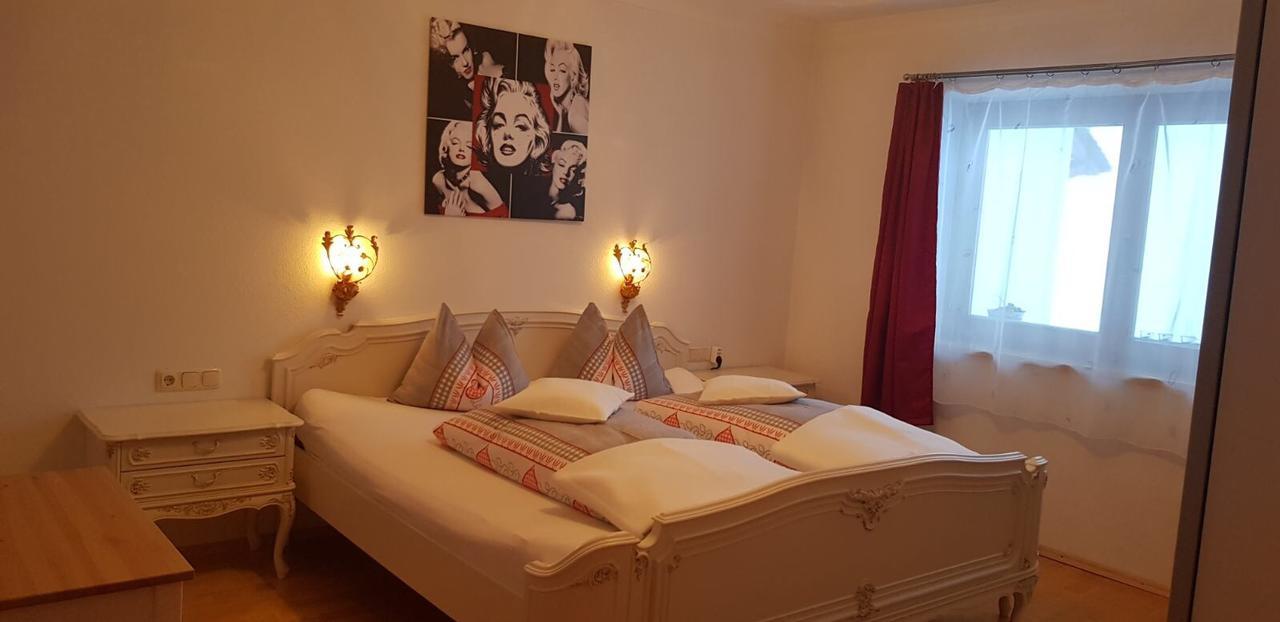 Pfindlhof Bed & Breakfast ลีโอกัง ภายนอก รูปภาพ