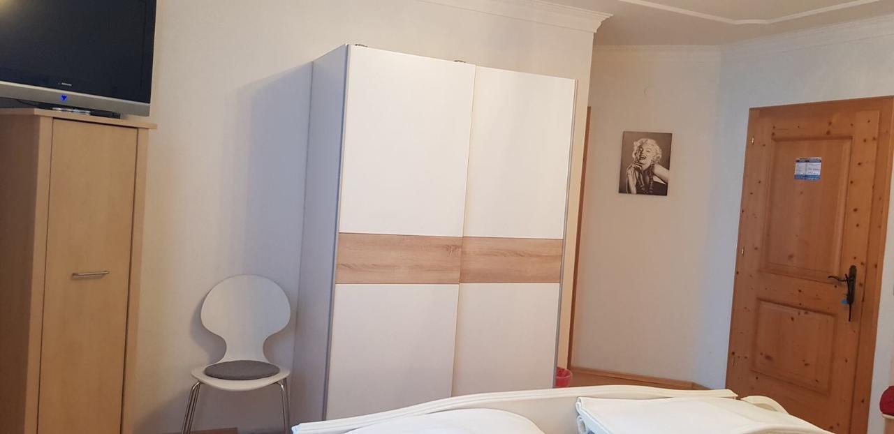 Pfindlhof Bed & Breakfast ลีโอกัง ภายนอก รูปภาพ