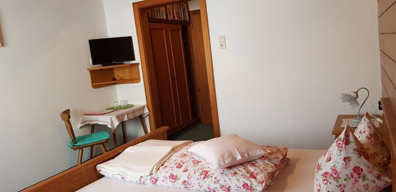 Pfindlhof Bed & Breakfast ลีโอกัง ภายนอก รูปภาพ