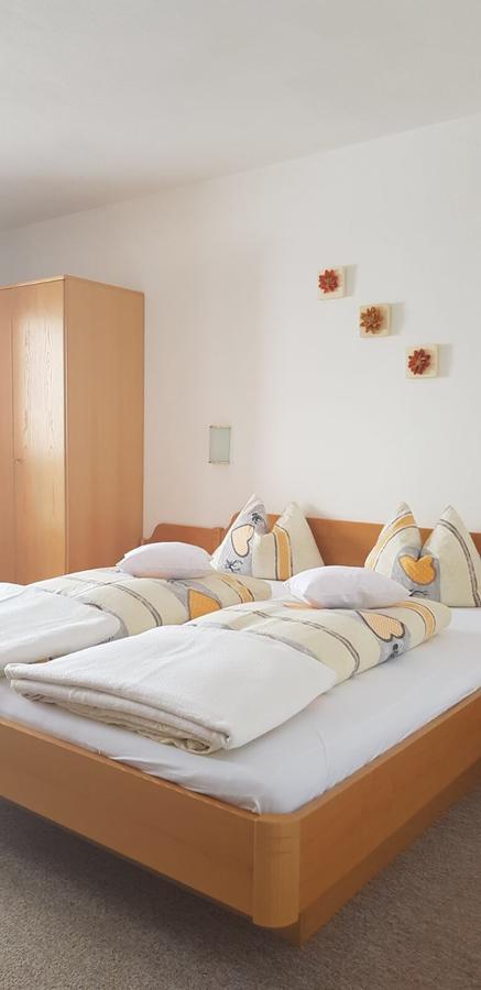 Pfindlhof Bed & Breakfast ลีโอกัง ภายนอก รูปภาพ