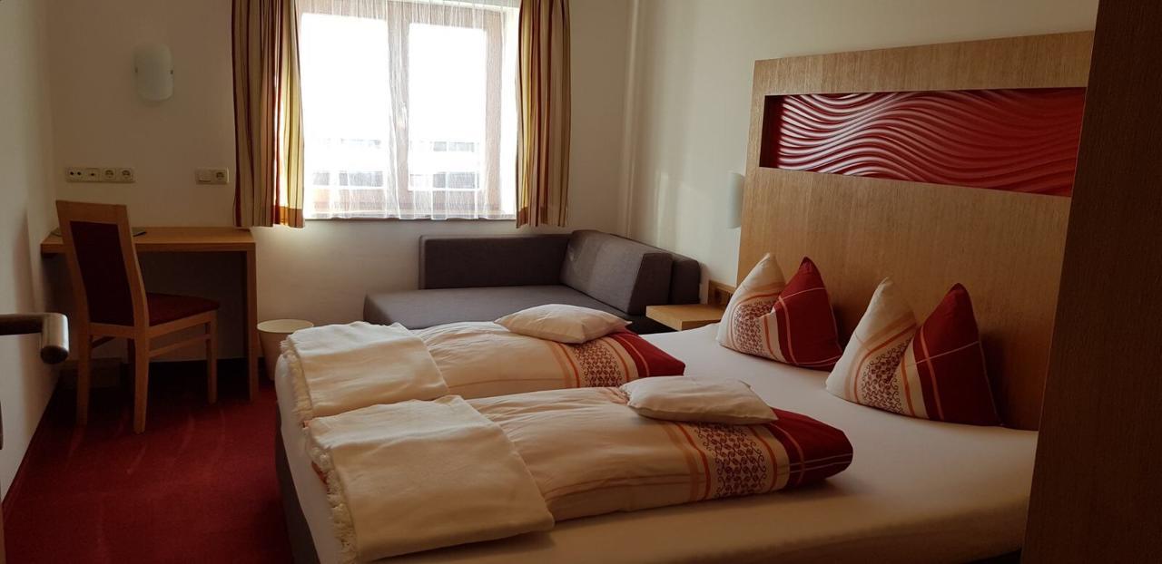 Pfindlhof Bed & Breakfast ลีโอกัง ภายนอก รูปภาพ