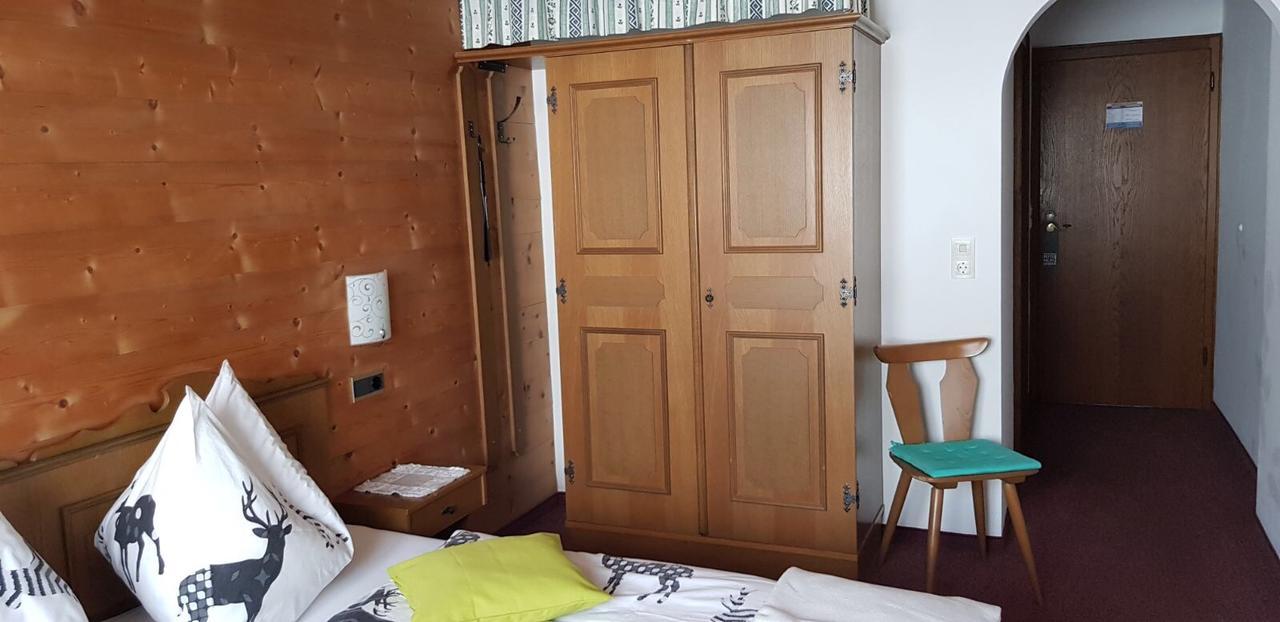 Pfindlhof Bed & Breakfast ลีโอกัง ภายนอก รูปภาพ
